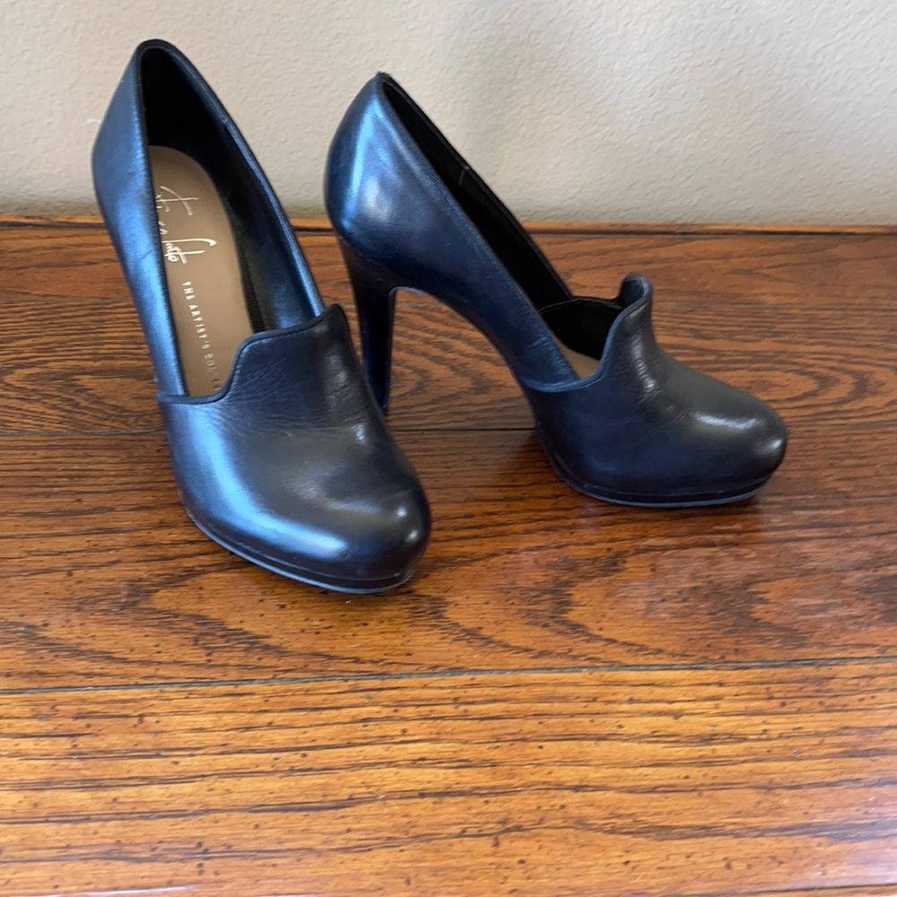 Black leather pumps